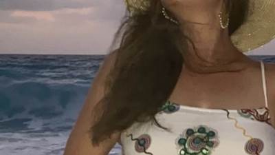 لا يفوتك الجميلة نرمين الفقي تنشر صورًا جديدة والجمهور يهاجمها بسبب يوم عرفة