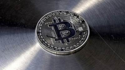 بتكوين أكبر عملة مشفرة في العالم تنخفض 4.1% ليتم تداولها عند حوالي 29.6 ألف دولار 