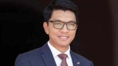 عاجل.. رئيس مدغشقر ينجو من محاولة اغتيال ويتم القبض علي فرنسيون للاشتباه بهم