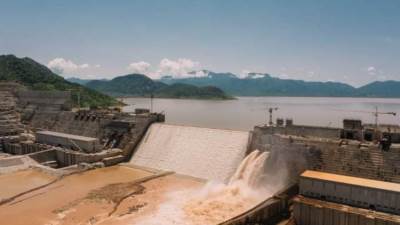 رئيس وزراء إثيوبيا مستفزًا: ملأنا السد ولن نصيب شعبي المصب بضرر