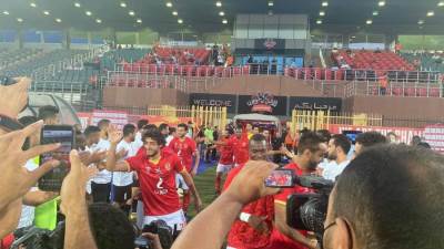 البنك يكرم الأهلى بممر شرفى احتفالا بالنجمة العاشرة