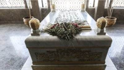 العشرات يتوافدون على ضريح "عبد الناصر" بالتزامن مع ذكرى 23 يوليو 