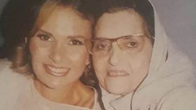 يسرا تحيي الذكرى الثانية لوفاة والدتها: وحشني حضنك وطبطبتك عليا