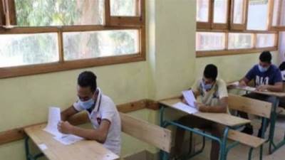 لا يفوتك ضبط راوتر علي سور مدرسة وضعته الاهالي لتسهيل الغش علي الطلاب