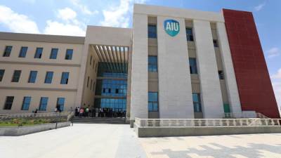 وزير التعليم العالي يستعرض تقريرًا حول جامعة العلمين الدولية..تقديم برنامجين جديدين بالجامعة