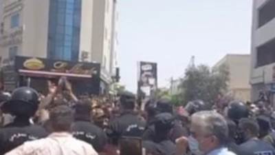 عاجل :احتفالات في تونس بقرارات قيس سعيد ويوجهون تحية للجيش