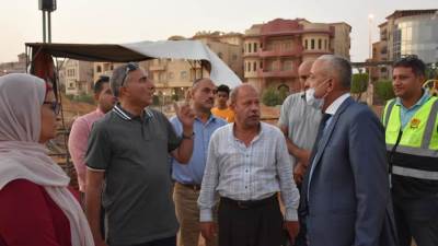 "الإسكان" تتابع العمل بمشروعات تطوير المحاور والطرق وأعمال المرافق بالقاهرة الجديدة