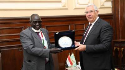 وزير الزراعة يبحث مع وزير الثروة الحيوانية والسمكية بجنوب السودان