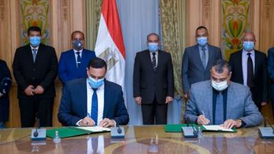 "مرسي" يوقع بروتوكول تعاون بين الإنتاج الحربي ومحافظة الدقهلية