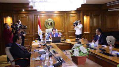 وزير التعليم العالي يوقع بروتوكولاً للتعاون مع الكلية الملكية للأطباء والجراحين  بإنجلترا