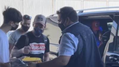 لا يفوتك ميسي يعود الي برشلونة ويوافق علي خفض راتبة بنسبة 50%