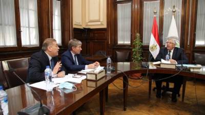 وزير الزراعة ورئيس "ميفاك" الأمريكية يبحثان آليات انتاج اللقاحات والامصال البيطرية