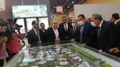 نائب وزير الاسكان يفتتح معرض الأهرام العقاري بمشاركة كبري الشركات العقارية في مصر