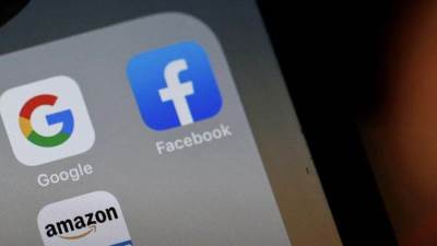 قيود وانتهاكات أبل تعيق فيسبوك علي بيع الإعلانات المستهدفة