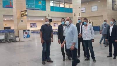 وزير الطيران المدنى فى جولة تفقدية بمطار برج العرب