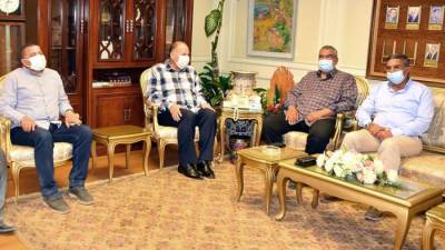 وفد "المقاولون العرب" يزور أسيوط لمتابعة مشروعات حياة كريمة بالصعيد