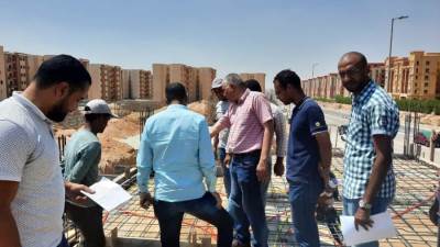 مسئولو"أكتوبر الجديدة" يتابعون أعمال تنفيذ الوحدات السكنية "سكن لكل المصريين"
