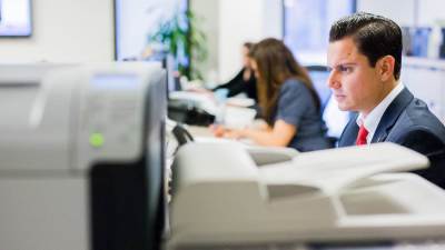 البنوك تتنافس في فتح حسابات بنكية مجانًا بمناسبة يوم الشمول المالي للشباب