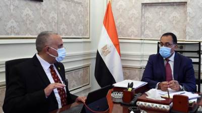 رئيس الوزراء يستعرض الجهود المبذولة استعدادا لمجابهة الأمطار والسيول