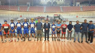 وزير الرياضة يشهد التدريب الأخير لمنتخب الدراجات ويدعم ابتسام زايد 