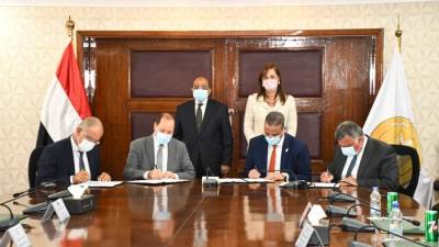 وزيرا التخطيط والتنمية المحلية يشهدان مراسم عقد أول مجمع صناعي بالفيوم