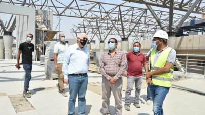رئيس المقاولون العرب يتفقد مشروع مظلة محطة عدلي منصور التبادلية 