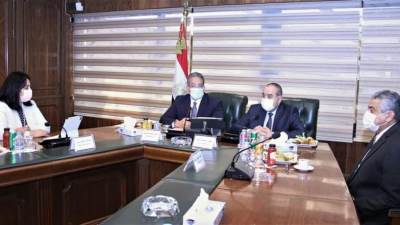 وزيرا الطيران المدني والسياحة والآثار يبحثان آليات تحفيز حركة السياحة والطيران الداخلي