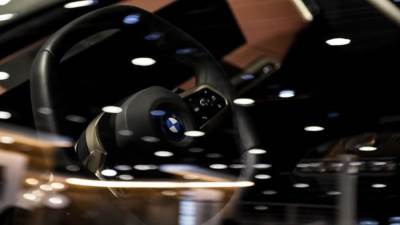 BMW تحذر بشأن الرقائق الالكترونية التي قللت انتاج السيارات