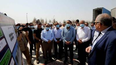 رئيس الوزراء يستهل زيارته للإسماعيلية بتفقد صوامع القمح بمركز أبو صوير