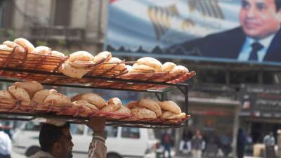 لماذا اقترب السيسي من خبز الشعب؟.. "حقائق وأرقام"