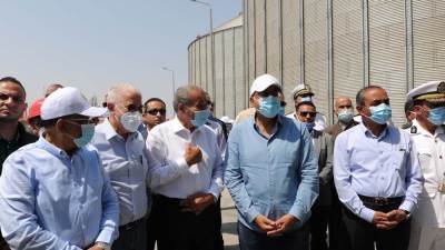 رئيس الوزراء يتفقد أعمال رفع كفاءة مدرسة خالد بن الوليد بالإسماعيلية