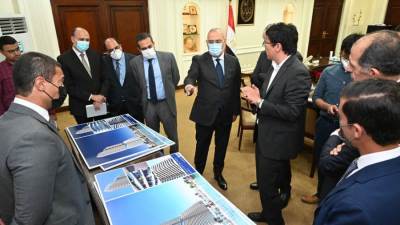 وزير الاسكان يتابع الموقف التنفيذي لمشروع أبراج "الداون تاون" بمدينة العلمين الجديدة