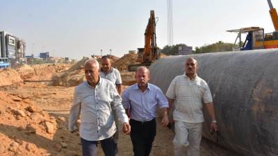 مسئولو الإسكان يتفقدون محطات وخطوط الصرف الصحي وتطوير المحاور والطرق بمدينة القاهرة الجديدة