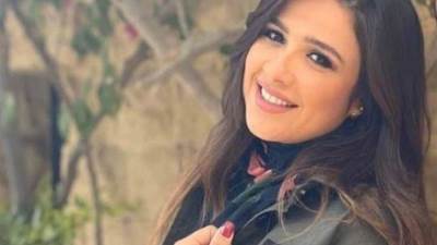 خروج ياسمين عبد العزيز من المستشفي واستكمال علاجها في المنزل