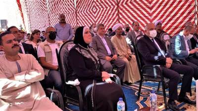 وزيرة التجارة والصناعة تقوم بزيارة ميدانية للمناطق والمجمعات الصناعية بمحافظة قنا