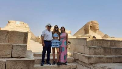  رئيس دولة كولومبيا السابق وأسرته بمنطقة آثار الهرم