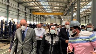 وزيرة التجارة والصناعة تتفقد 3 مصانع بمنطقة قفط الصناعية بمحافظة قنا 