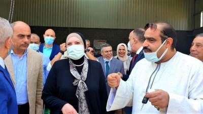وزيرة التجارة والصناعة تتفقد مجمع الصناعات الصغيرة والمتوسطة بمنطقة البغدادي الصناعية بالأقصر