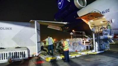 الصحة:بدء استقبال أولى شحنات لقاح فيروس كورونا "جونسون أند جونسون"بمطار القاهرة الدولي