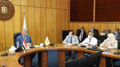 القوى العاملة: رفع كفاءة مكاتب تقديم الخدمة للمواطنين بالمحافظات