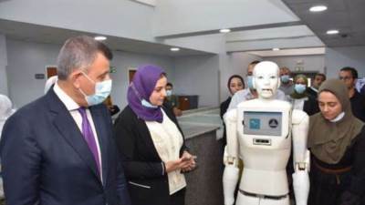 أحدث ابتكارات جامعة عين شمس.. "شمس" أول روبوت آلي يعمل في التمريض
