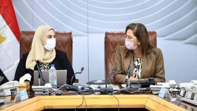 وزيرة التخطيط ترأس اجتماع اللجنة الوزارية للمشروع القومي لتنمية الأسرة