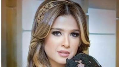 عاجل : ياسمين عبد العزيز تغادر بطائرة إسعاف لاستكمال علاجها بسويسرا