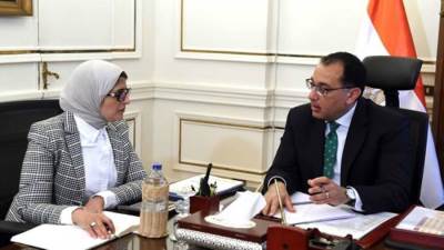 وزيرة الصحة تعرض على "مدبولي" مستجدات كورونا ولقاحاته في مصر