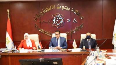 وزير التعليم العالى والبحث العلمى يرأس اجتماع معهد بحوث الإلكترونيات