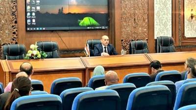 "الزلاط" يجتمع مع 16 مستثمر صناعي لمناقشة طلباتهم للاستثمار ببورسعيد