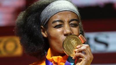 بطلة أثيوبيا صاحبة 3 ميداليات أولمبية هاربة تطالب آبي أحمد بالتنحي