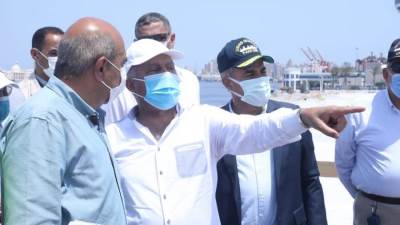 وزير النقل يتابع تنفيذ عدد من المشروعات الخدمية الجاري بميناء الإسكندرية 