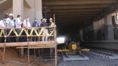 وزير النقل يتابع معدلات تنفيذ مشروع القطار الكهربائي الخفيف(LRT)