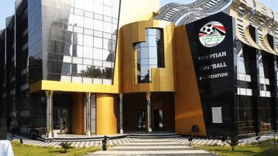 اتحاد الكرة يطالب "الأهلى-الزمالك-بيراميدز والمصرى" بسداد المديونيات قبل إرسال القوائم الأفريقية
